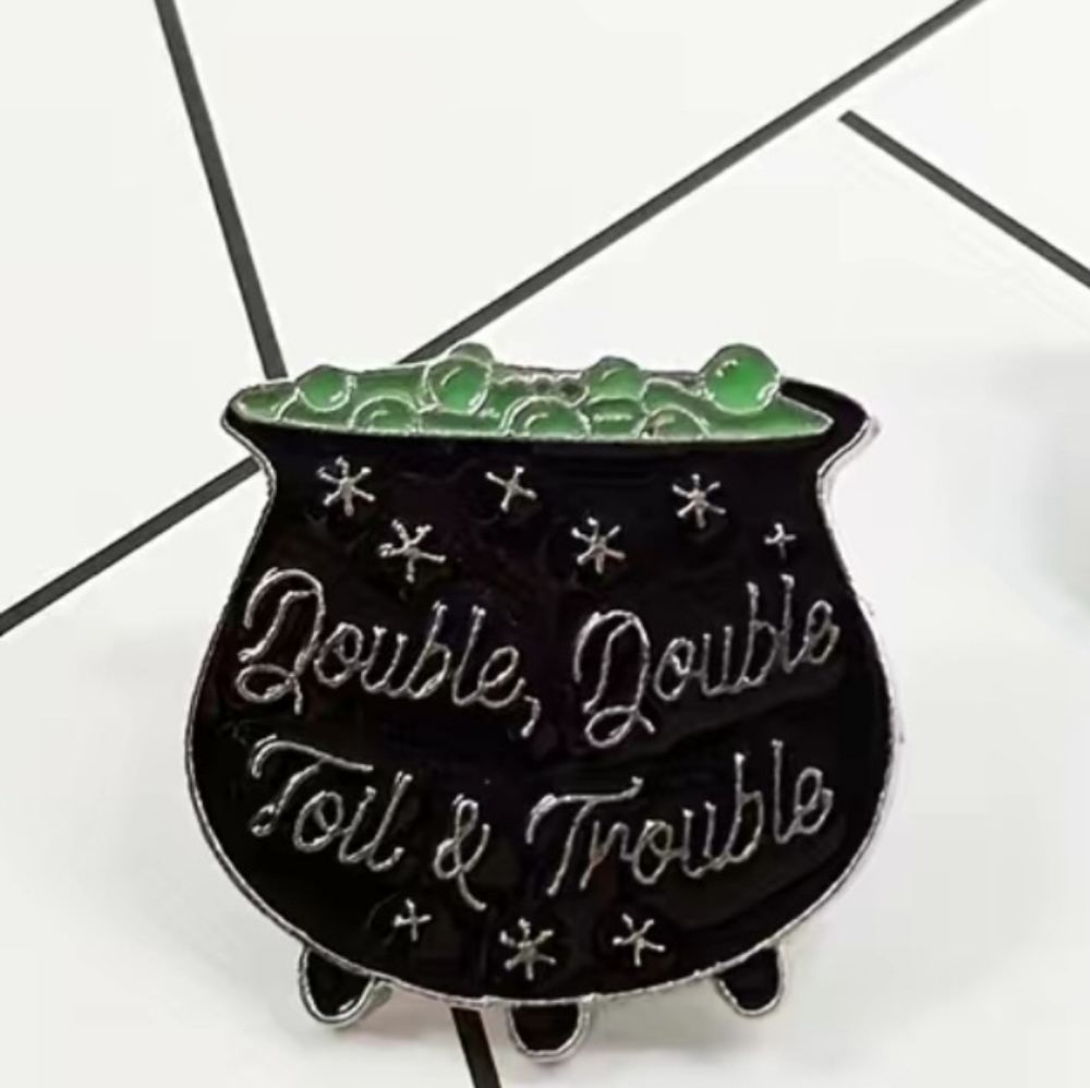 Hocus Pocus pin brooch halloween
